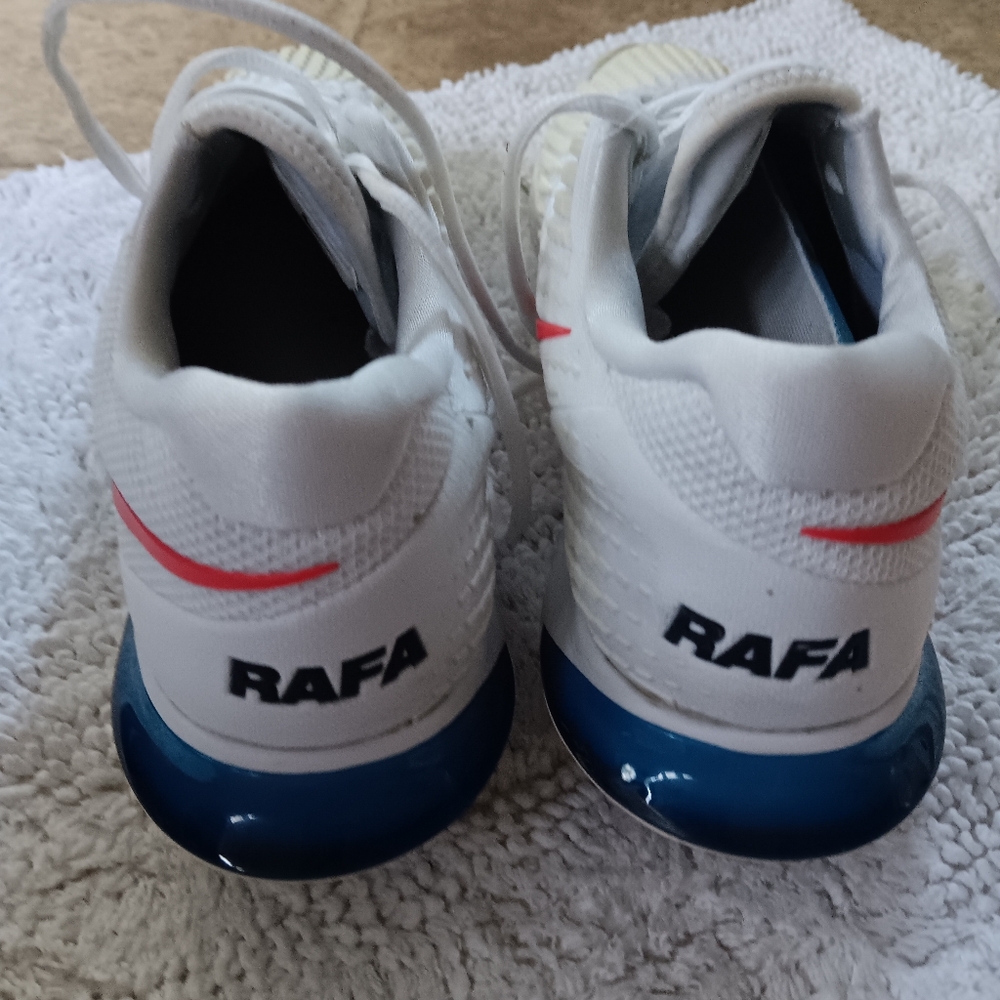 Men's athletic tennis shoes